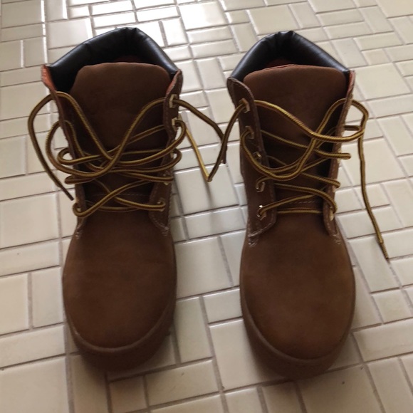 Boots - Picture 3 of 3